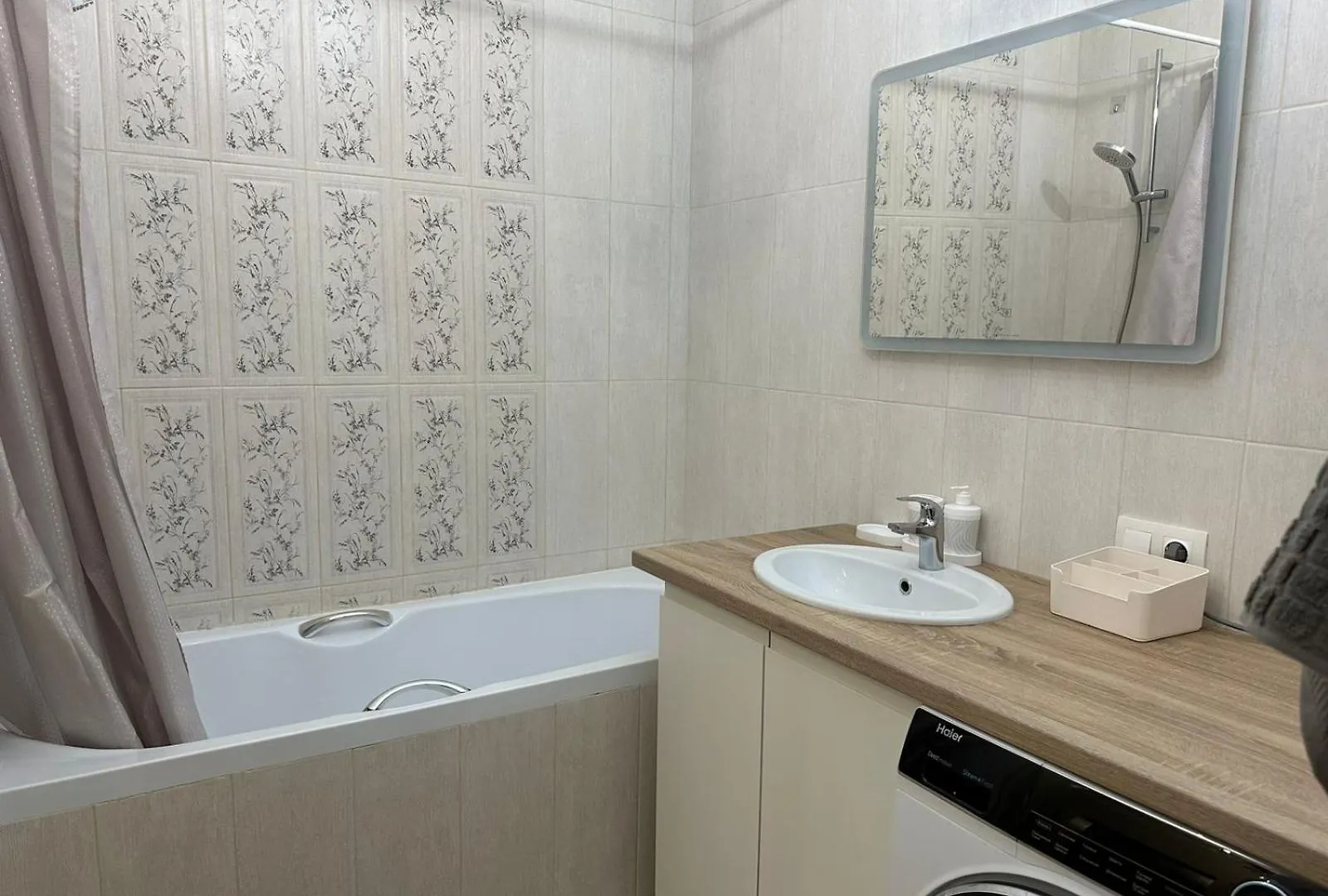 2 Room Жк Raiymbek Near Mega, F11 Алматы Казахстан